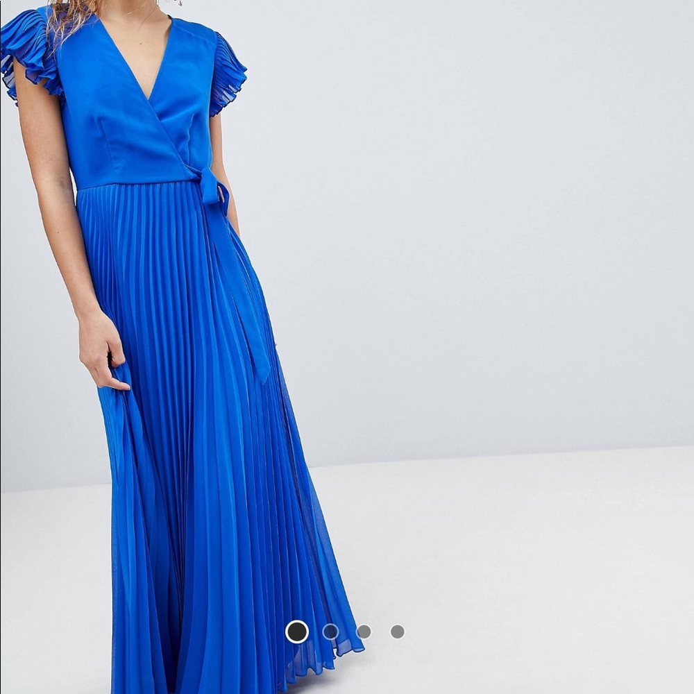 Beautiful asos flutter sleeve formal dress